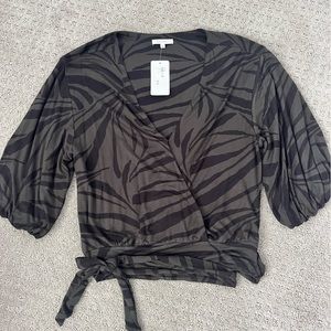 NWT Evereve Z Supply Tropical Zebra Wrap Top